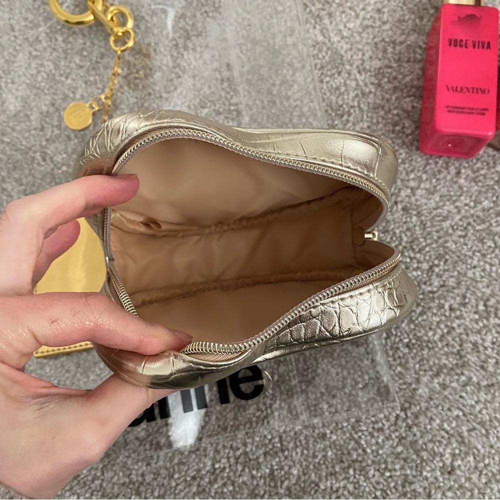 5 items - Rabanne Transparent Tote with Gold Heart Pouch, lotion and more! ⭐️ - Picture 9 of 12